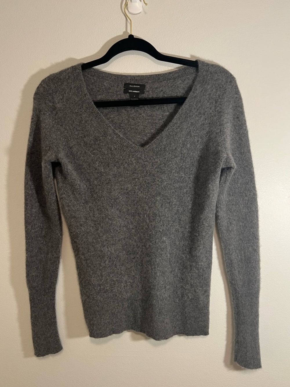 100% Cashmere Halogen Women's Grey V-Neck Sweater